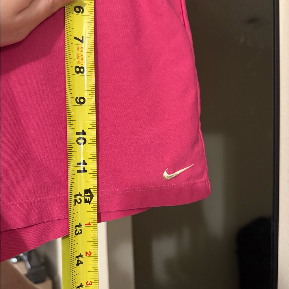 Nike Women's Hot Pink Barbie Dri-Fit Shorts Sz M/L - Picture 4 of 4